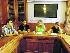 Ayudas. Jokin Mélida, Oinatz Mitxelena, Olatz Aguirre y Ruth López presentaron las medidas para ampliar la información existente.