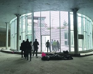 Bajo el óvalo. Se instalará una tarima de madera. ::
F. DE LA HERA