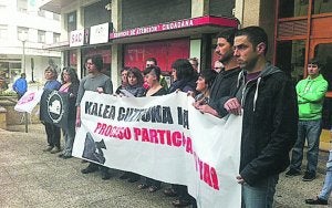 Representantes de las asociaciones se concentraron frente al SAC.