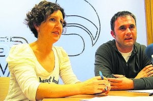 Alazne Larrañaga y Mikel Zubizarreta en la comparecencia. ::
SUDUPE