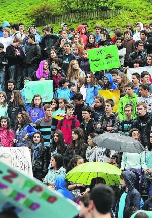 Exitosa marcha por la salud del año pasado. ::                             FELIX MORQUECHO