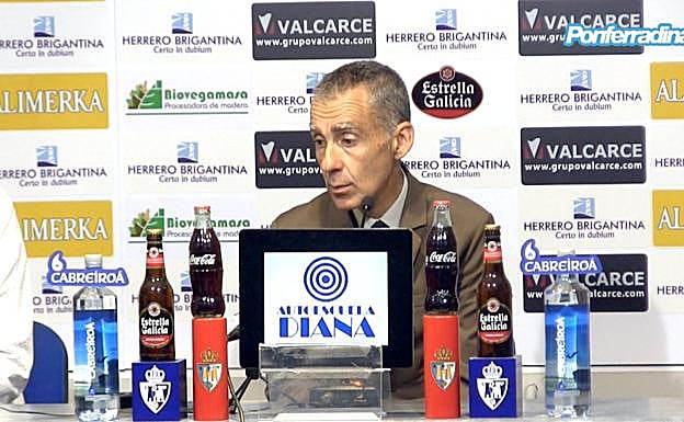 El entrenador de la Ponferradina, Carlos Terrazas.