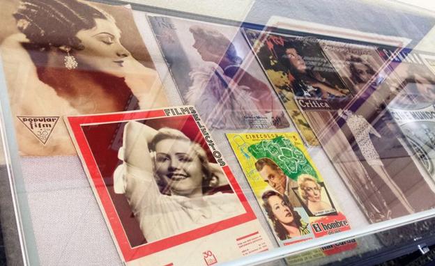 Imagen de la muestra de carteles y revistas de cine en la Casa de la Cultura de Ponferrada. 