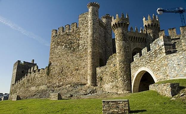 La Orquesta y Coro de la Universidad Autónoma de Madrid visita el Castillo de los Templarios y la Colección Templum Libri