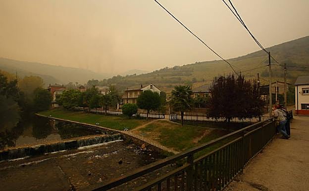 Imagen de uno de los últimos incendios que sufrió el Bierzo en el mes de octubre.