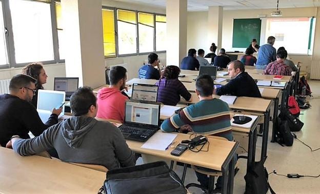 Alumnos participantes en el máster universitario sobre incendios forestales en el Campus del Bierzo.