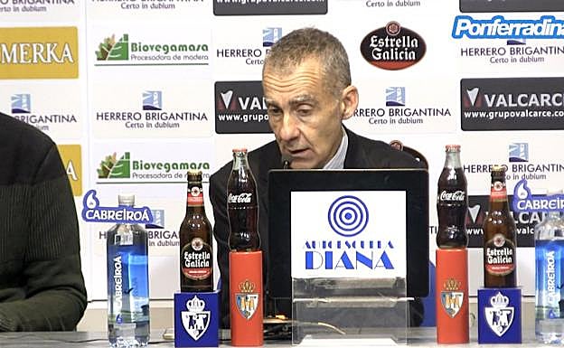Imagen del entrenador de la Ponferradina, Carlos Terrazas.