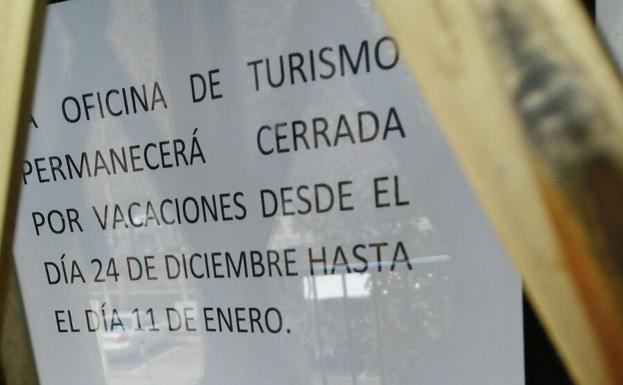 Cartel que encuentra en la puerta de la Oficina de Turismo de Villafranca.