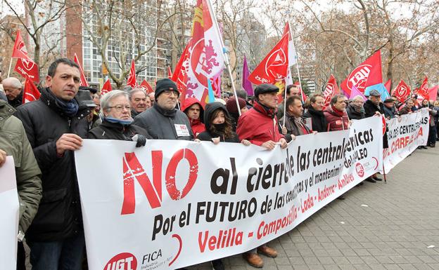 Concentración en defensa de las centrales térmicas, convocada por UGT FICA.