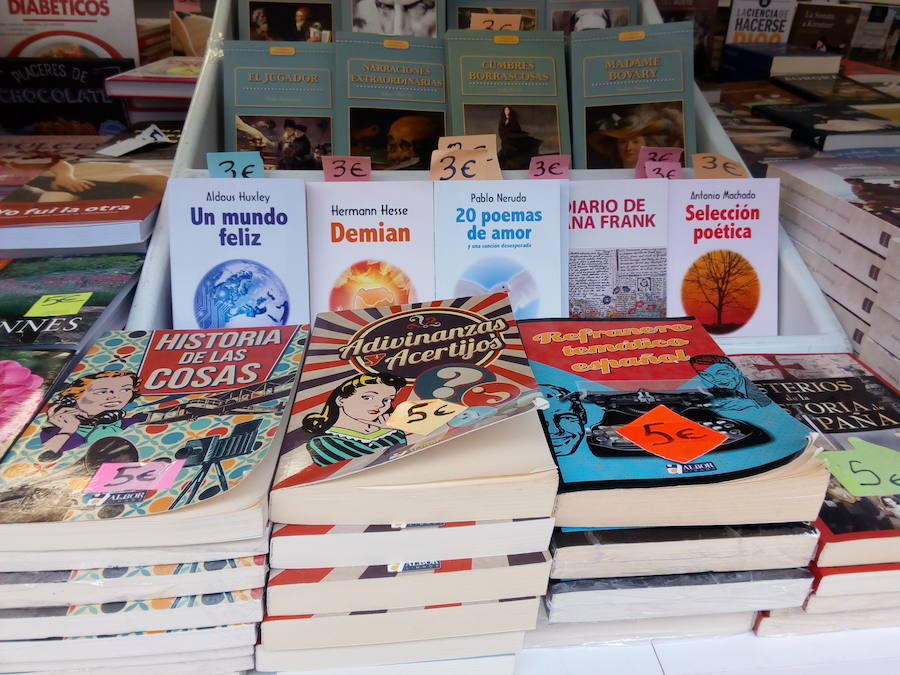 Fotos: Feria del Libro Antiguo y de Ocasión de Ponferrada