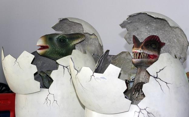 Imagen de dinosaurios en una exposición.