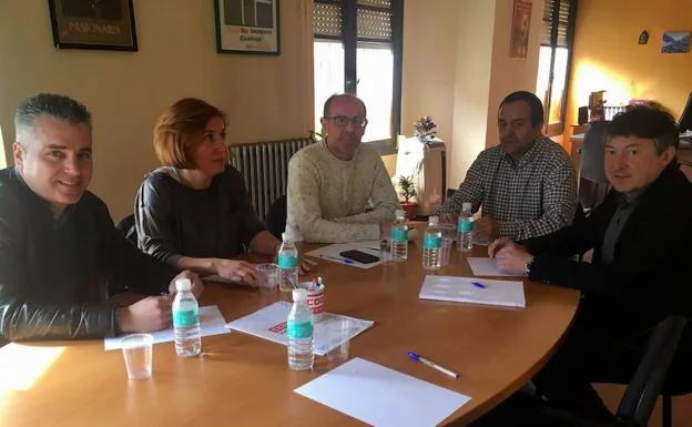 Imagen de la reunión entre representantes de USE Bierzo y de CCOO.