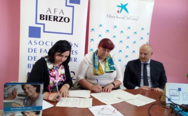 Imagen de la firma del convenio.