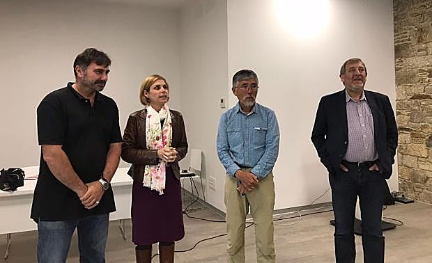 El alcalde de Priaranza del Bierzo, José Manuel Blanco (I), acompañó a los representantes del país nipón.