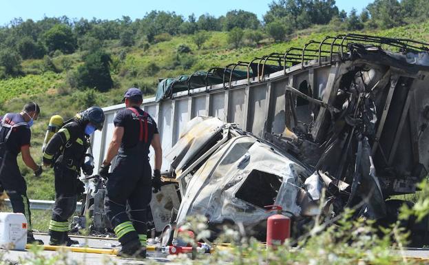 Accidente entre dos camiones en la autovía A6 en Almázcara.