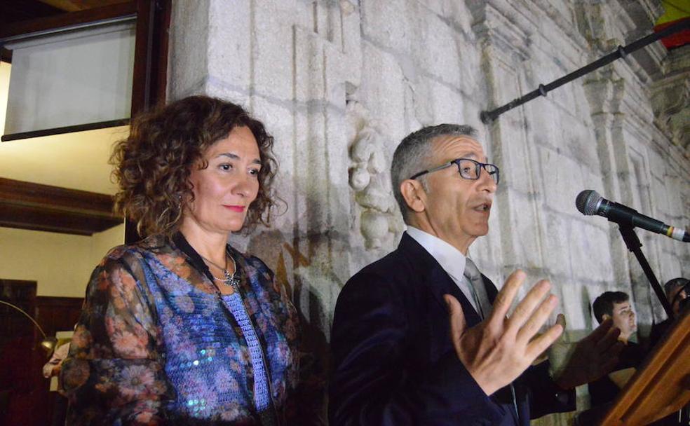 La alcaldesa de Ponferrada y el pregonero de las fiestas, Francisco Vega.