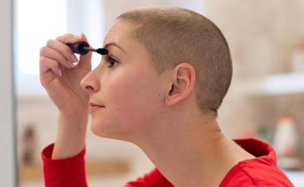 Ponferrada se une por primera vez al programa 'Ponte guapa, te sentirás mejor' de ayuda a pacientes con cáncer