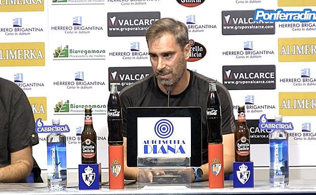 Imagen del entrenador de la Ponferradina.