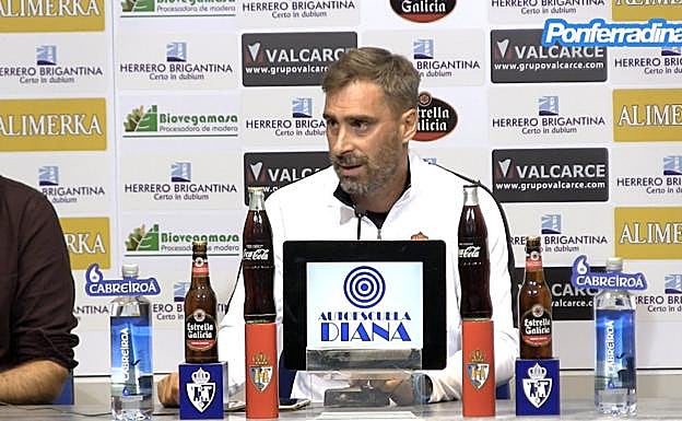 Imagen del entrenador de la Ponferradina.