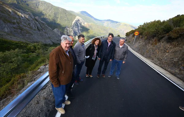 Fotos: Visita a la carretera de acceso a Peñalba de Santiago desde el Mirador de la CruzZ