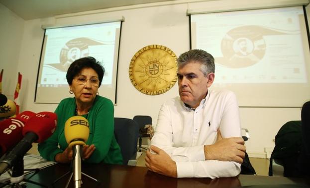 El director de la Uned en Ponferrada, Jorge Vega, junto a la presidenta del Instituto de Estudios Bercianos, (IEB), Mar Palacio, durante la presentación de las jornadas.