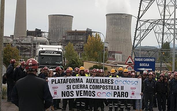 Concentración de trabajadores de la subcontrata de Compostilla II en Cubillos del Sil.