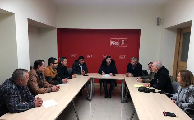 Imagen de la reunión con el PSOE de León.