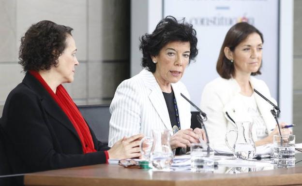 Rueda de prensa tras el Consejo de Ministros de la ministra de Trabajo, Migraciones y Seguridad Social, Magdalena Valerio; la ministra de Educación y Formación Profesional y Portavoz del Gobierno, Isabel Celaá; y la ministra de Industria, Comercio y Turismo.