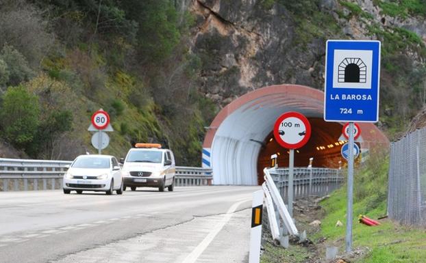 Túnel de La Barosa, que une El Bierzo con la provincia de Orense por la Nacional 120.