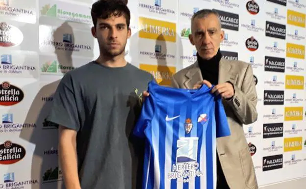 Guille Donoso, junto a Carlos Terrazas, en su presentación como jugador de la Ponferradina en febrero de 2018. 