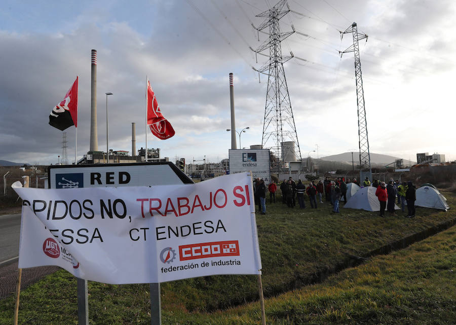 Campamento de trabajadores de auxiliares de Endesa a las puertas de Compostilla II. 