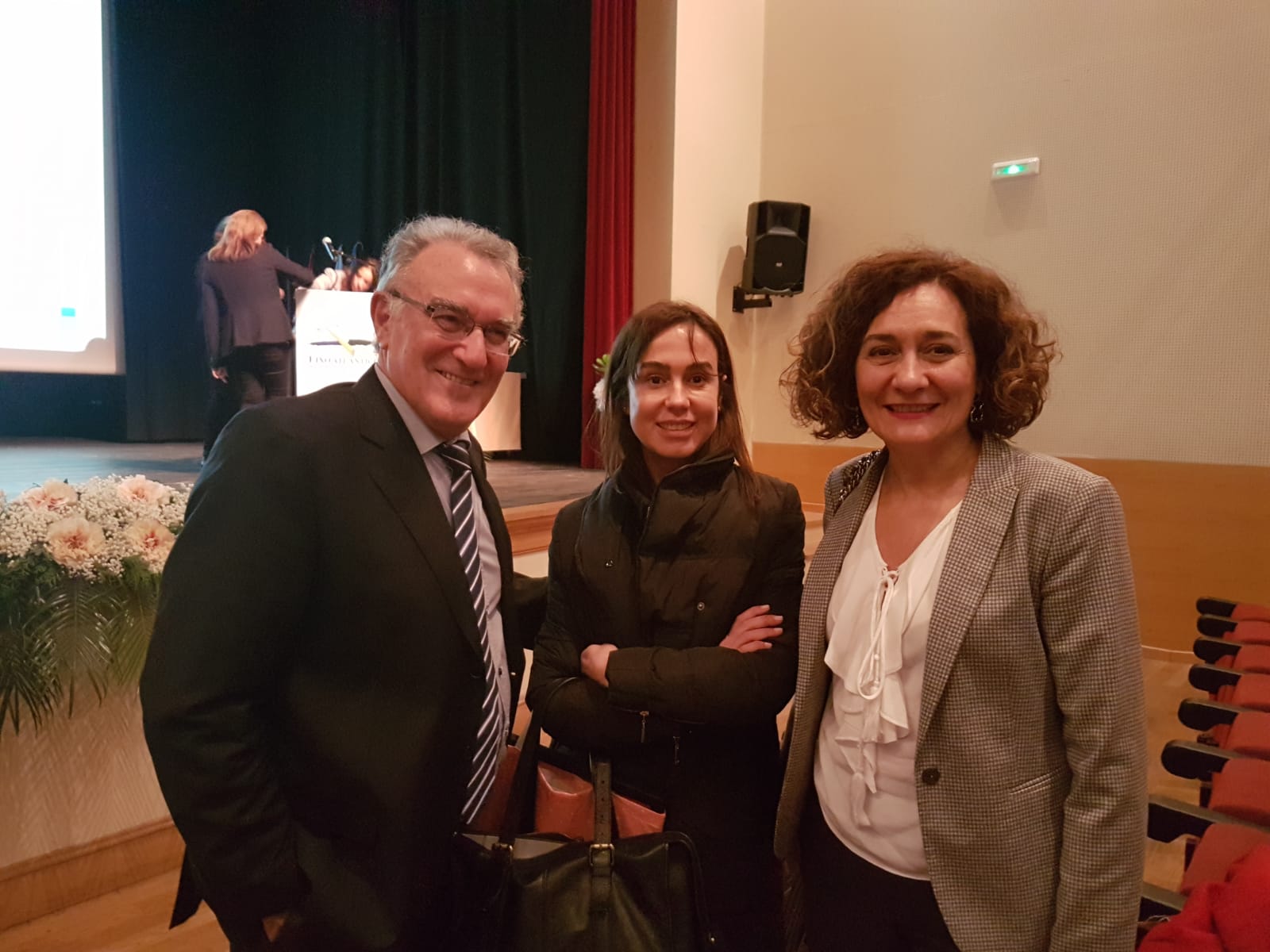 La alcaldesa de Ponferrada (izquierda), junto al presidente del Eixo Atlántico y la presidenta de Adif. 