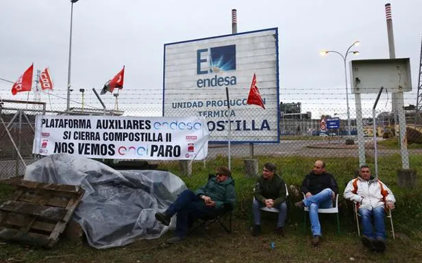 Campamento de las empresas auxiliares de Endesa a las puertas de la central térmica de Compostilla II en Cubillos del Sil. 