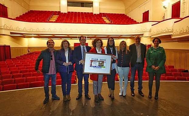 Presentación del cupón que la ONCE dedica este domingo al Teatro Municipal Bergidum de Ponferrada, como parte de la serie 'Ciudades a escena'.