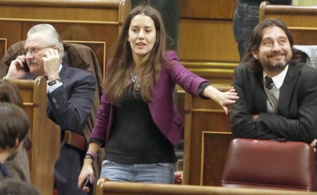 Rafa Mayoral (derecha), junto a la diputada leonesa Ana Marcello. 