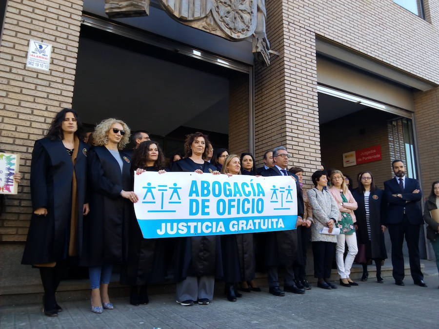 Fotos: Los abogados del Bierzo se movilizan «por la dignidad del turno de oficio»