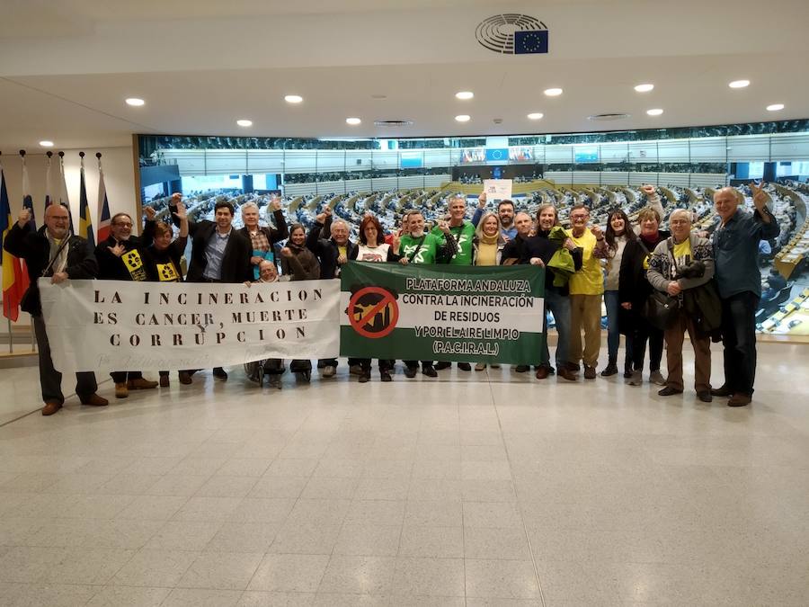 La organización Bierzo Aire Limpio asiste en Bruselas a la Asamblea Internacional contra la Incineración, a la que también han acudido otras plataformas españolas, para denunciar que esta técnica