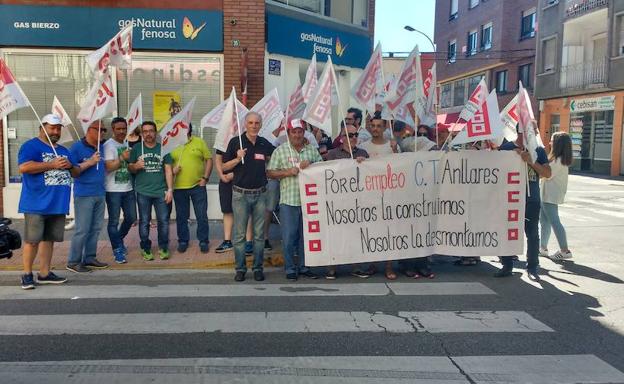 Trabajadores de Masa Galicia, en una protesta a las puertas de las instalaciones de Naturgy en Ponferrada. 