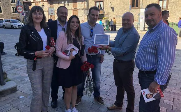 La cabeza de lista del PSOE de León a las Cortes, Nuria Rubio, presentó en Villafranca del Bierzo el primer vídeo para la campaña electoral del 26-M.