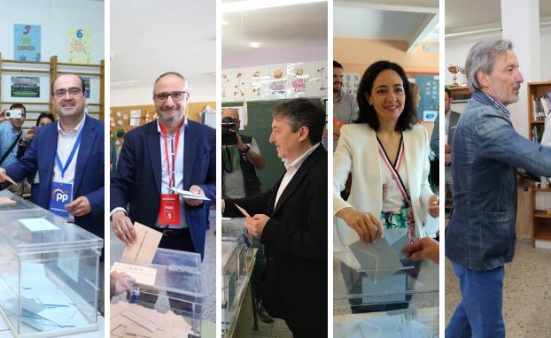 Los candidadatos de PP, PSOE, USE Bierzo, Cs y CB, ejerciendo su derecho al voto. 