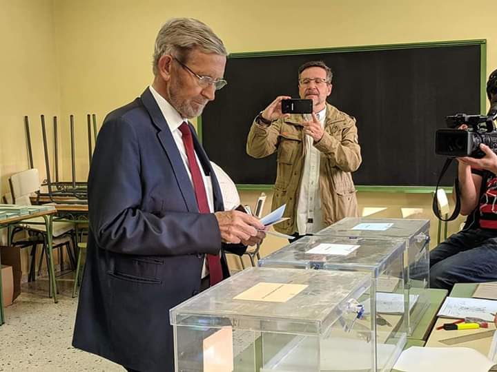 Fotos: Los candidatos a la Alcaldía de Ponferrada votan