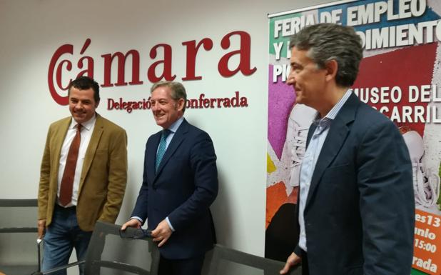 El presidente de la Cámara de Comercio de León, Javier Vega, el vicepresidente, Javier Morán, y el gerente, Javier Sanz, en la presentación.