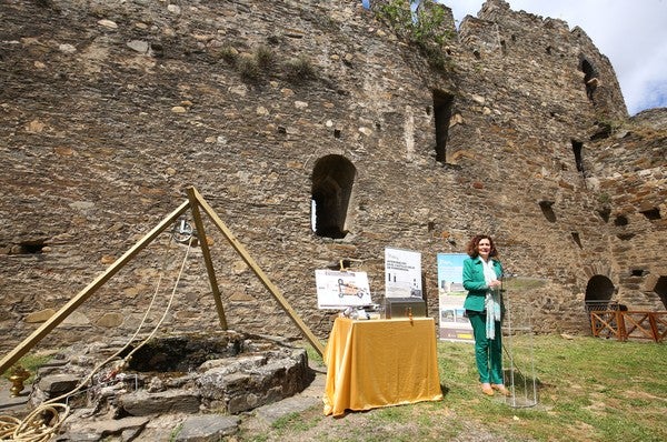 Fotos: Ponferrada inicia con la cápsula del tiempo la rehabilitación del Castillo Viejo