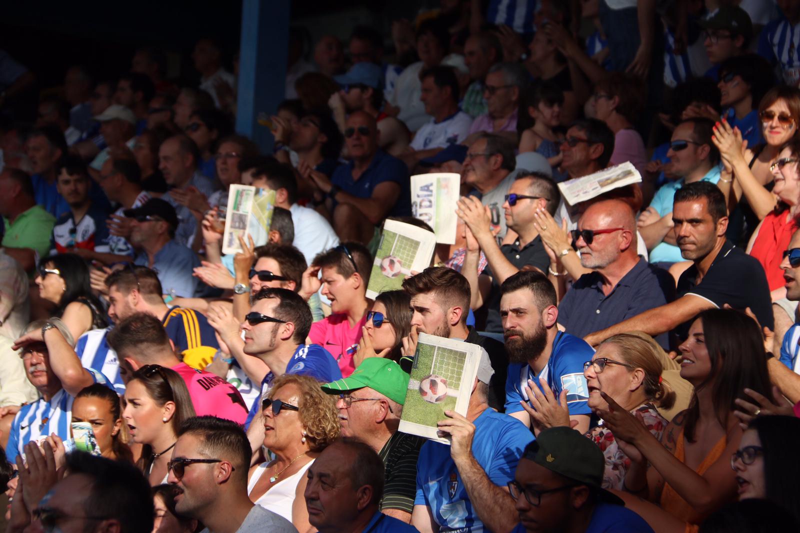 La Ponferradina, por encima del Hércules sobre el terreno de juego de El Toralón.
