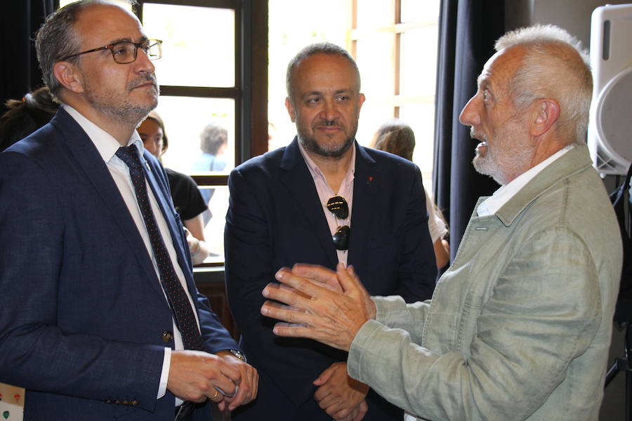 El alcalde de Ponferrada junto al presidente comarcal y al director de la Ciuden.