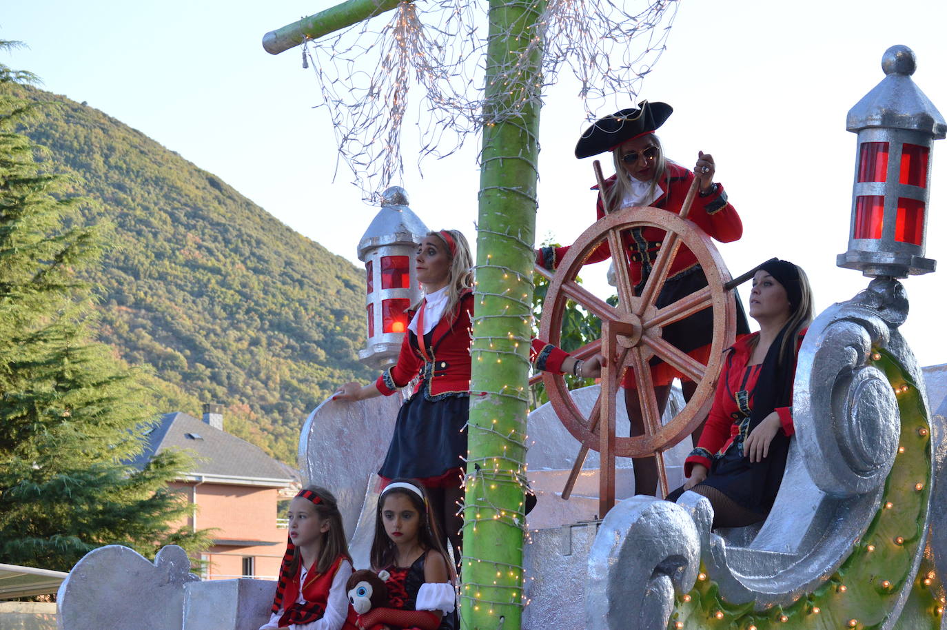 Fotos: Desfile de carrozas La Encina 2019