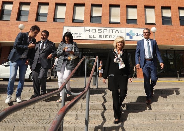 Fotos: La consejera de Sanidad visita el Hospital del Bierzo