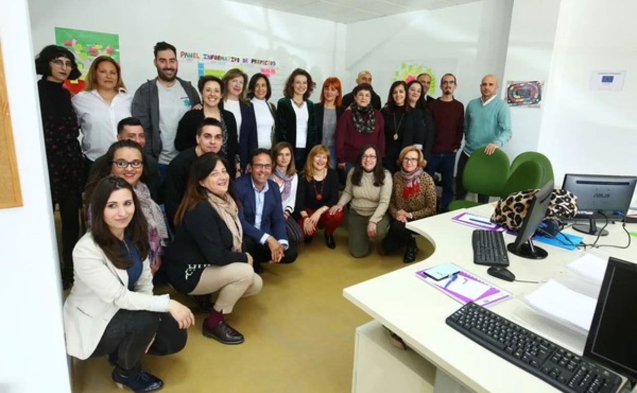 Foto de familia de los participantes y técnicos de la II Lanzadera de Empleo de Ponferrada.