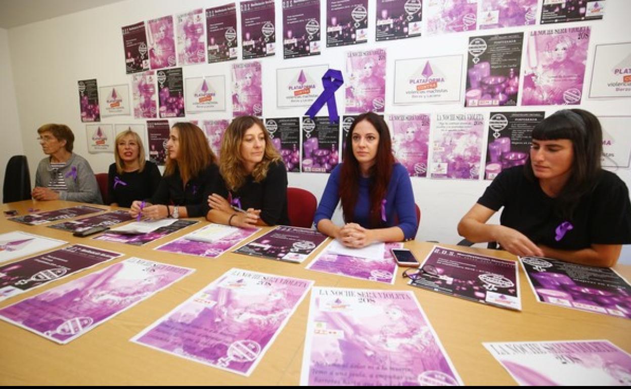 Las integrantes de la plataforma contra las violencias machistas del Bierzo, durante su comparecencia.