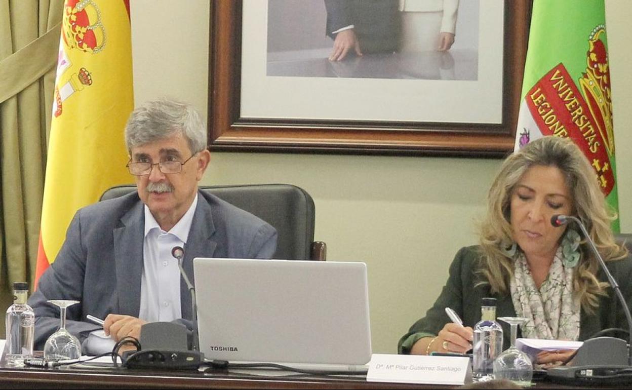 El rector de la ULE, este jueves, durante el Consejo de Gobierno. 